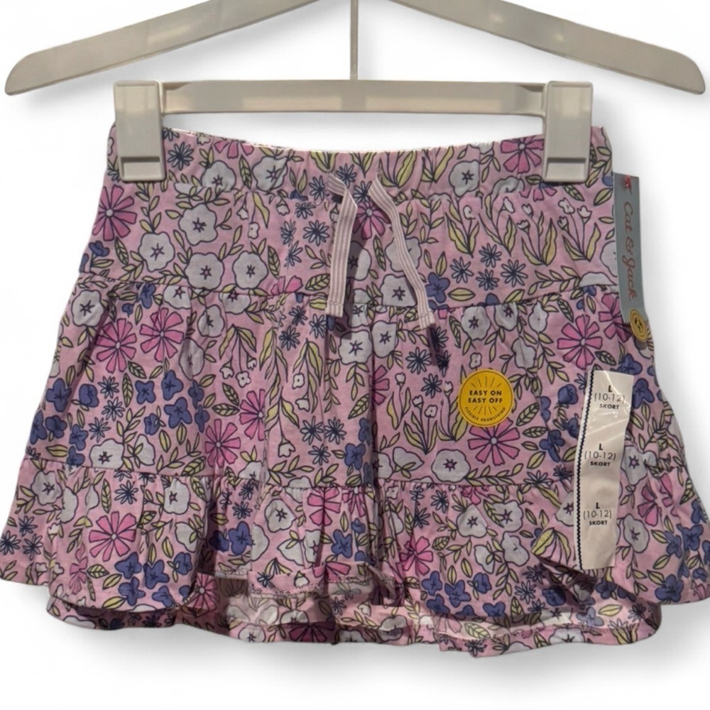 You’ll get 2PCS of size large Cat & Jack Light Purple Floral Skort